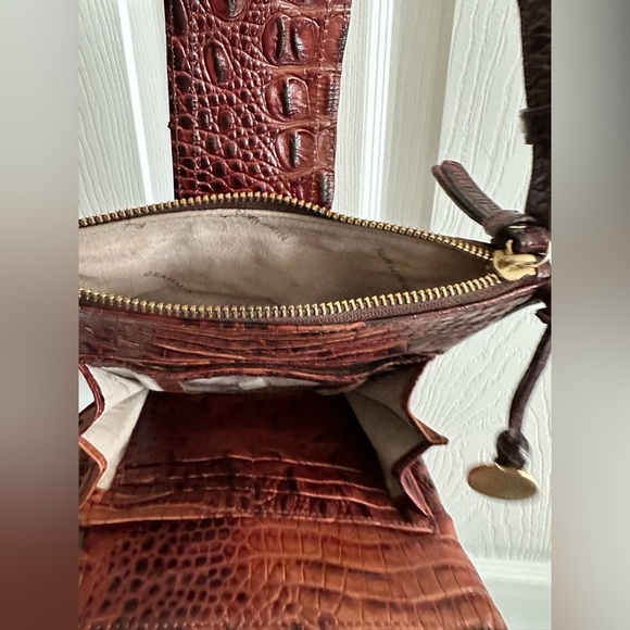 BRAHMIN Brown and Black Textured Cross post Bag with Gold Twist Lock Clasp - Picture 4 of 9